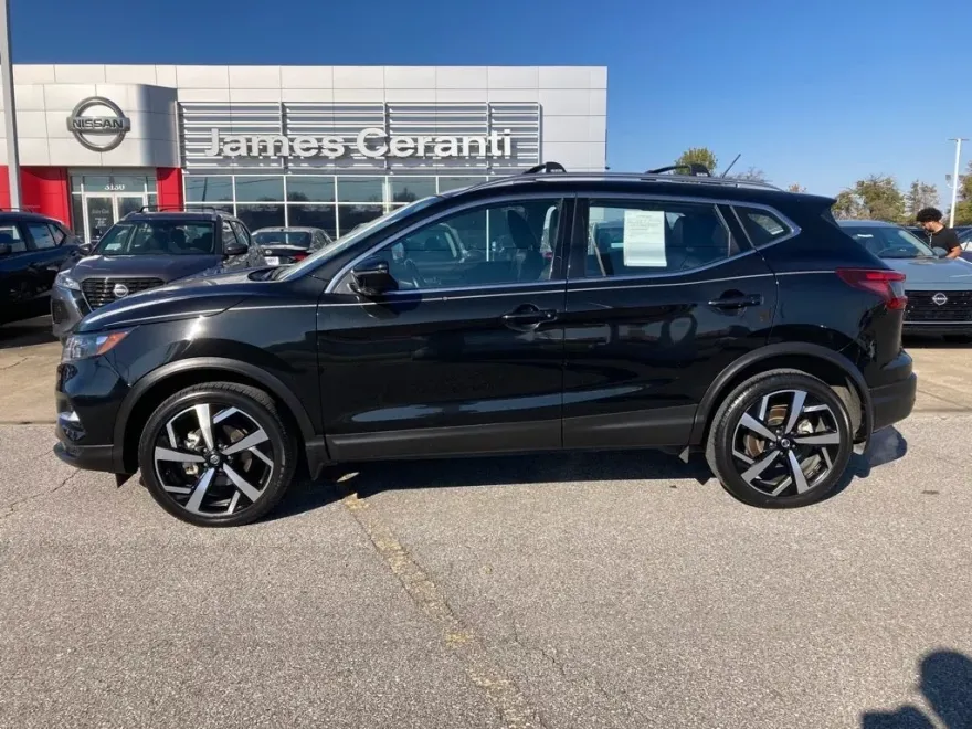 2022 Nissan Rogue Sport SL photo 1
