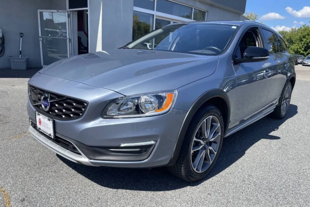 2018 Volvo V60 Cross Country T5 Premier photo 1
