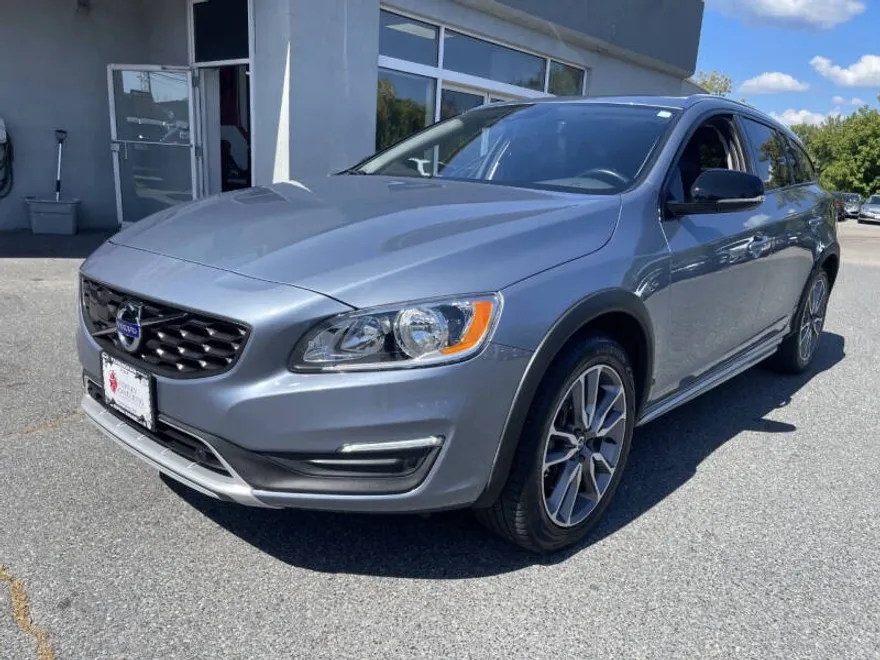 2018 Volvo V60 Cross Country T5 Premier photo 1