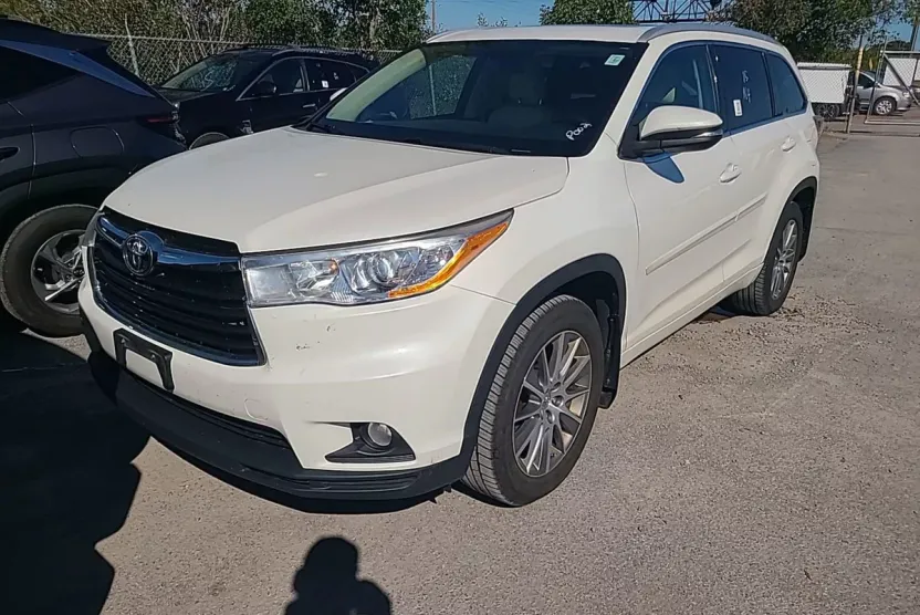 2015 Toyota Highlander XLE photo 1