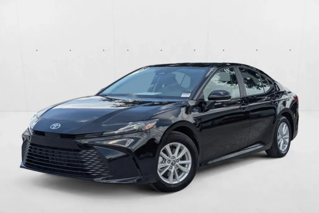 2025 Toyota Camry LE SE photo 1