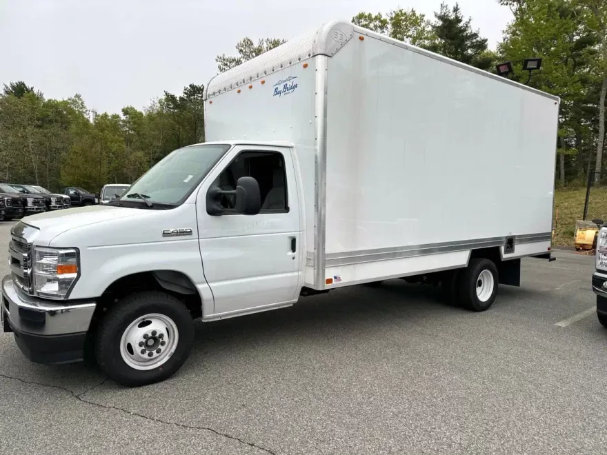 2026 Ford E-450 Cutaway photo 1