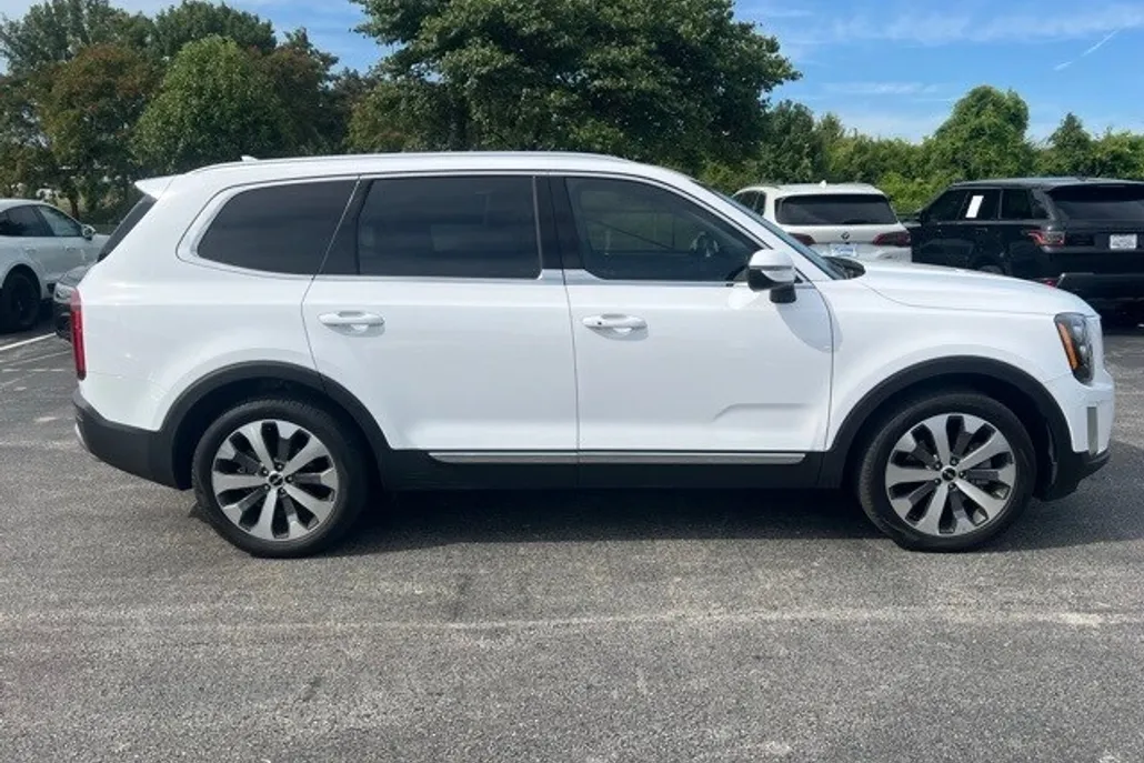 2022 Kia Telluride EX photo 1
