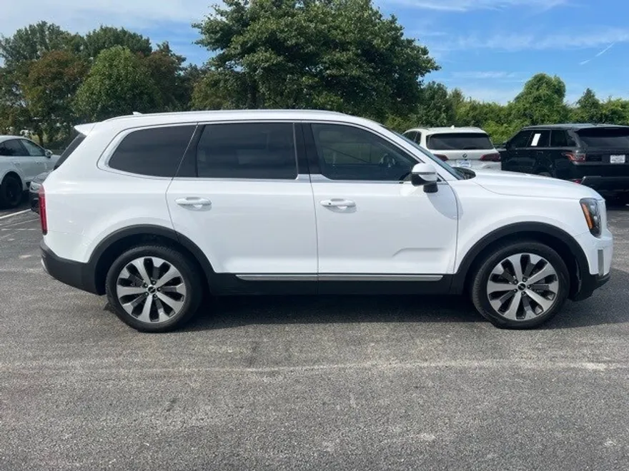 2022 Kia Telluride EX photo 1