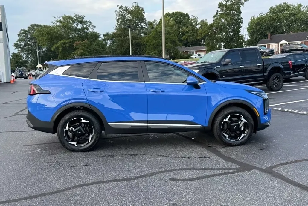 2026 Kia Sportage EX photo 1