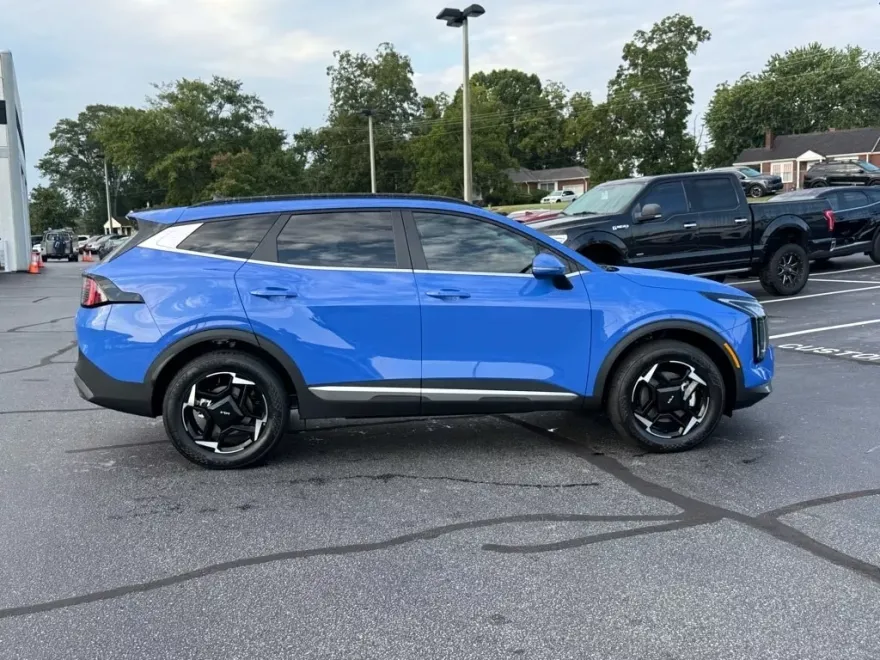 2026 Kia Sportage EX photo 1