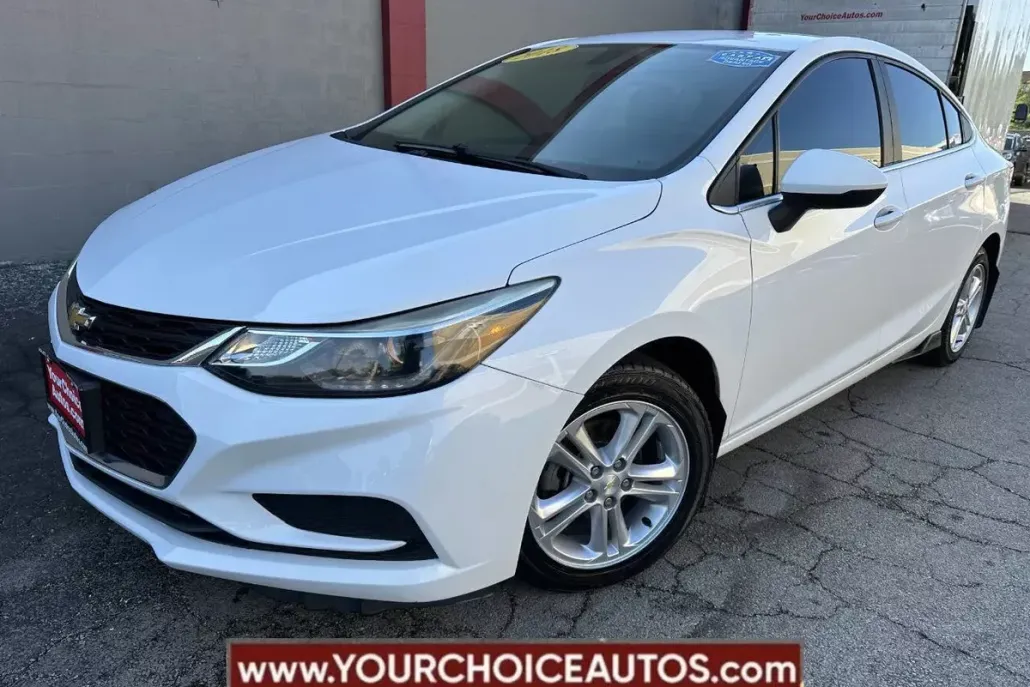 2018 Chevrolet Cruze LT photo 1