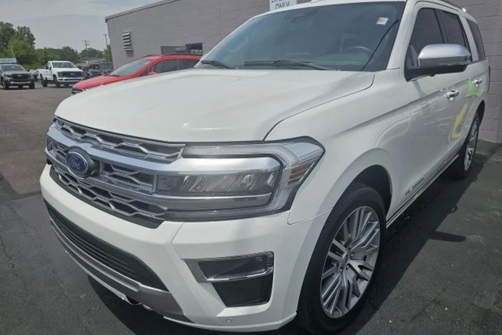 2022 Ford Expedition Platinum photo 1