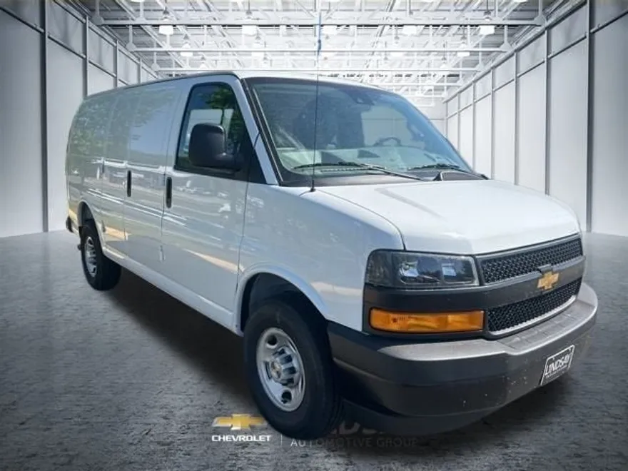 2025 Chevrolet Express Cargo 2500 photo 1
