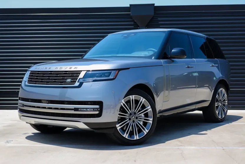 2024 Land Rover Range Rover SE photo 1