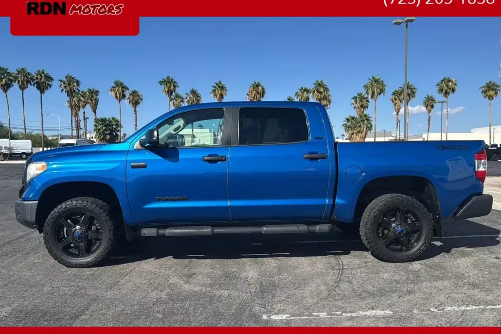 2016 Toyota Tundra CrewMax SR5 photo 1