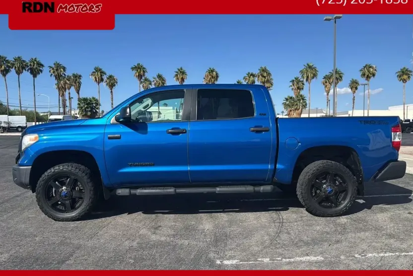 2016 Toyota Tundra CrewMax SR5 photo 1