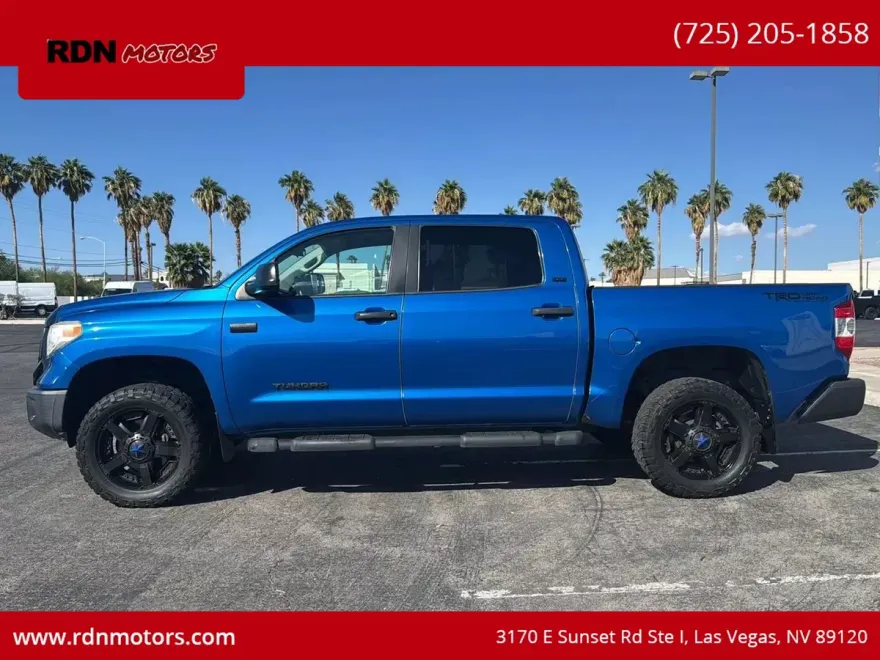 2016 Toyota Tundra CrewMax SR5 photo 1