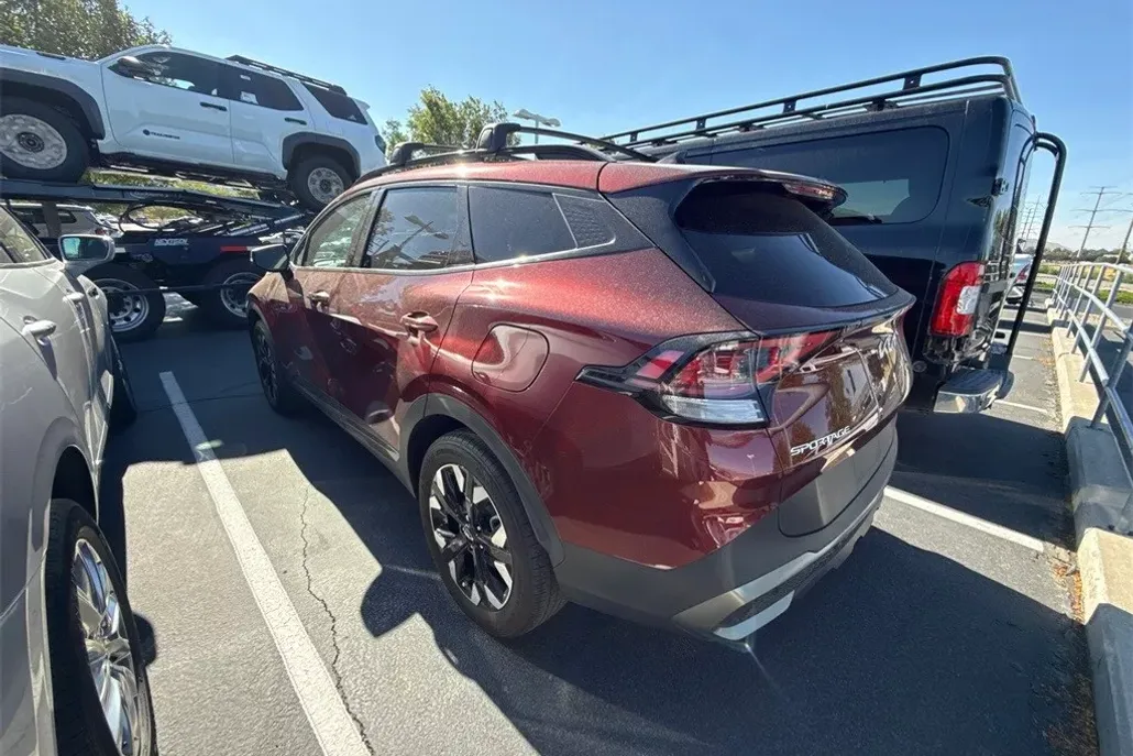 2024 Kia Sportage X-Line photo 1