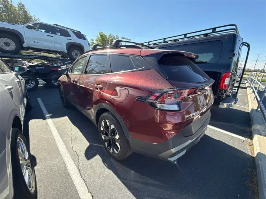2024 Kia Sportage X-Line photo 1