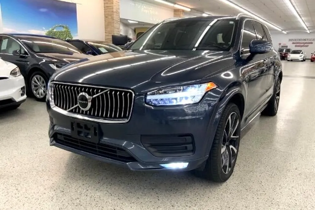 2020 Volvo XC90 T6 AWD Momentum photo 1