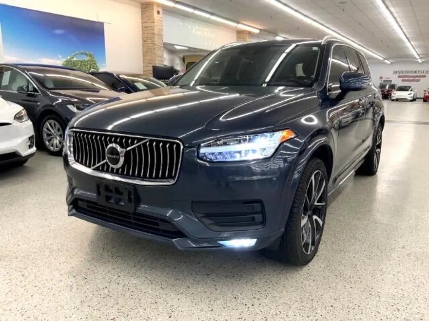 2020 Volvo XC90 T6 AWD Momentum photo 1