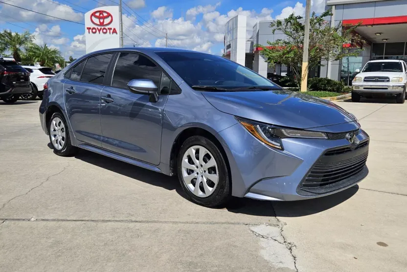 2024 Toyota Corolla LE photo 1