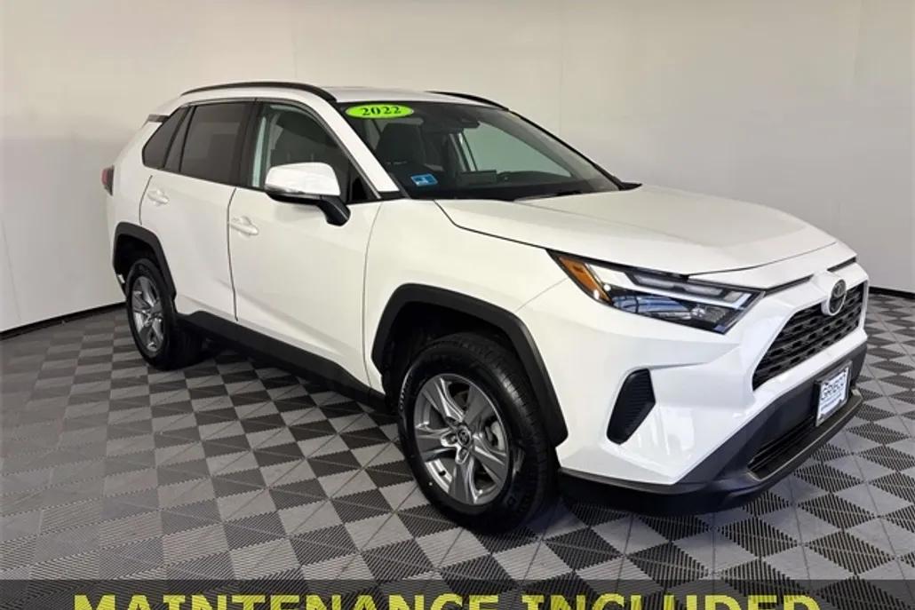 2022 Toyota RAV4 XLE photo 1