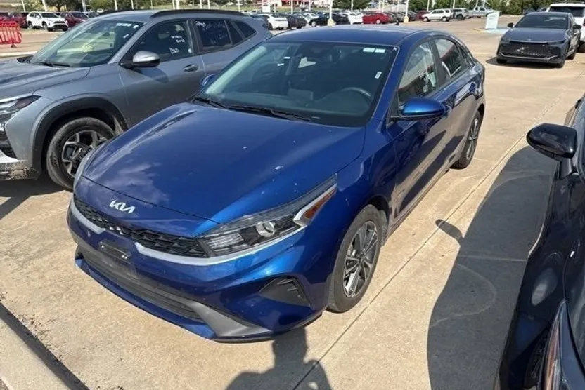 2024 Kia Forte LXS photo 1