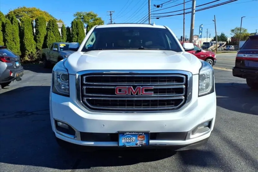 2017 Gmc Yukon SLE photo 1