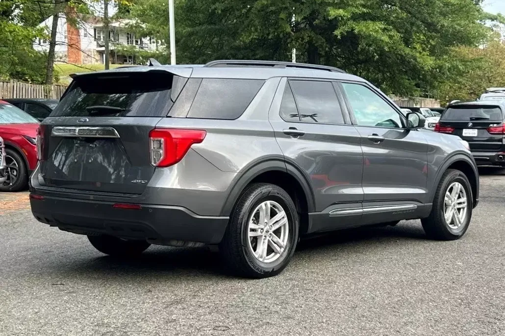 2021 Ford Explorer XLT photo 1