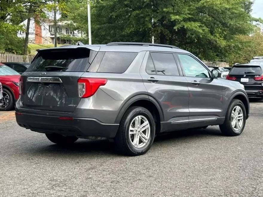 2021 Ford Explorer XLT photo 1
