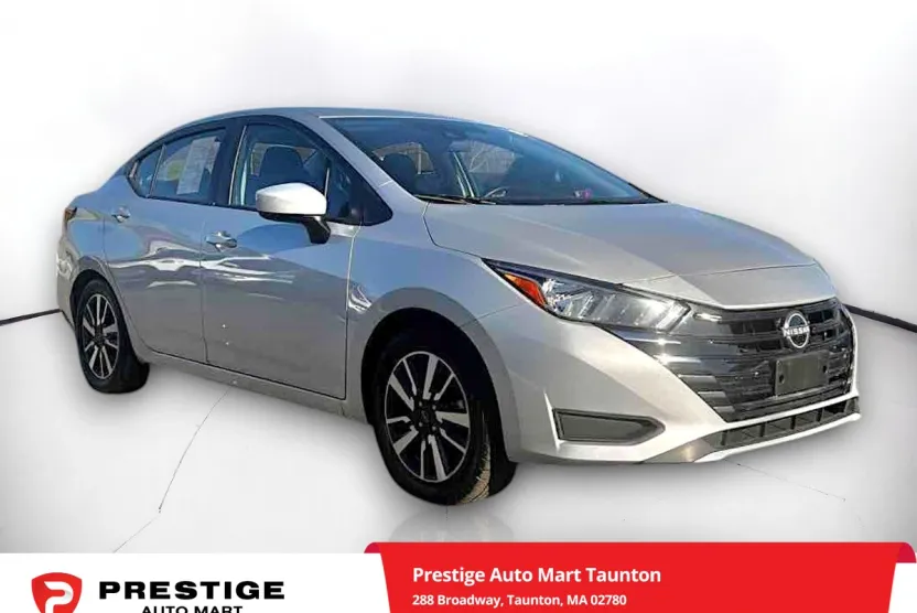 2023 Nissan Versa SV photo 1