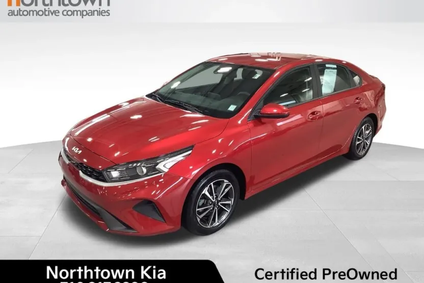 2023 Kia Forte LXS photo 1