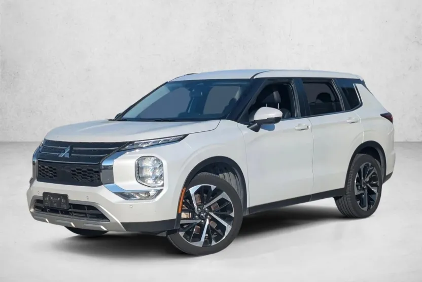 2024 Mitsubishi Outlander SE Black Edition photo 1