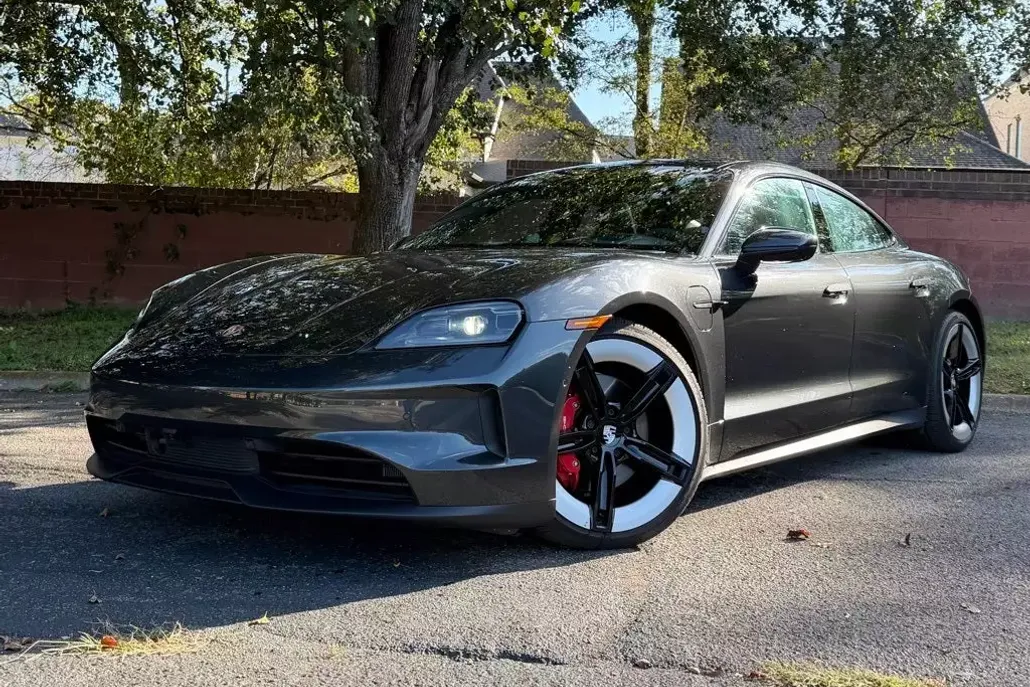 2025 Porsche Taycan 4S photo 1