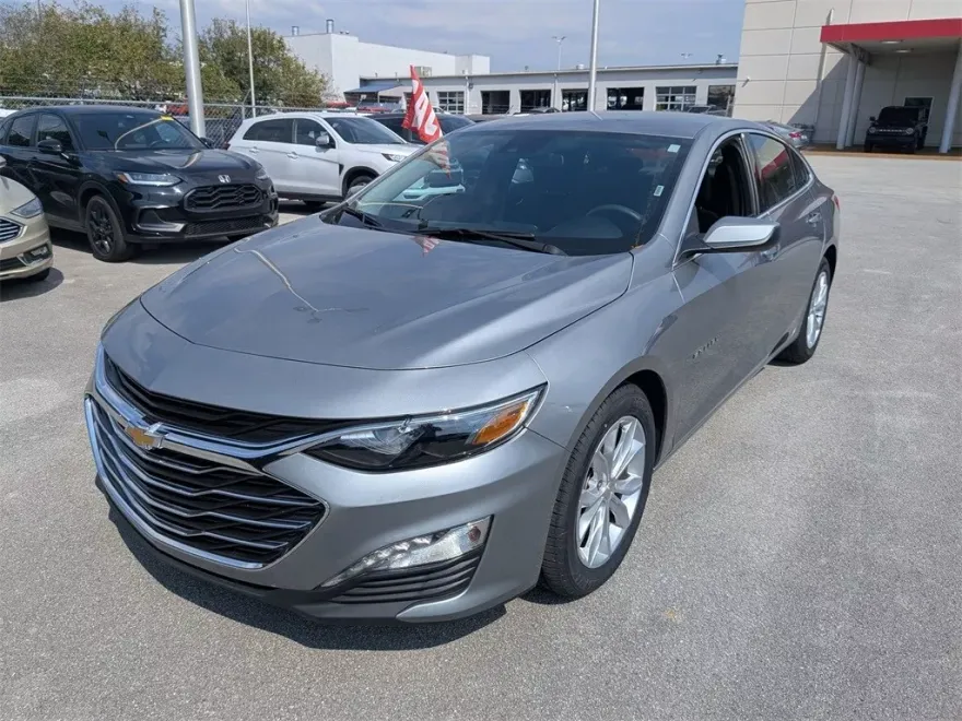 2024 Chevrolet Malibu 1LT photo 1