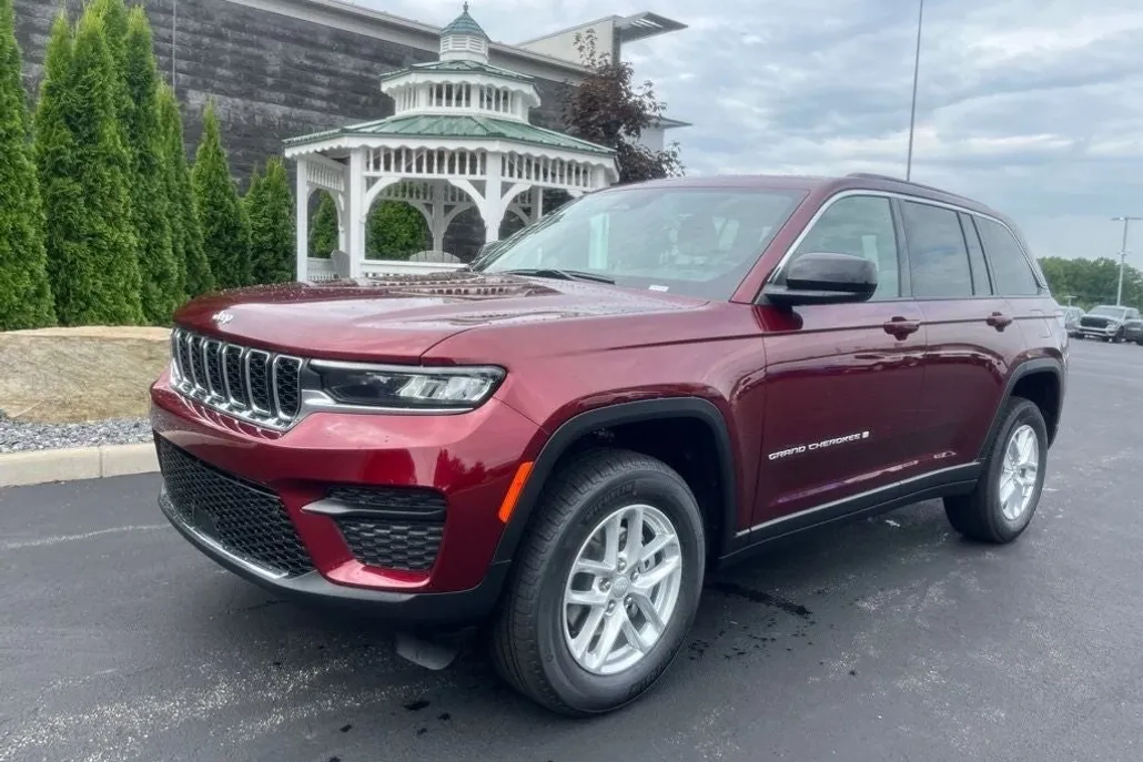 2025 Jeep Grand Cherokee Laredo X photo 1