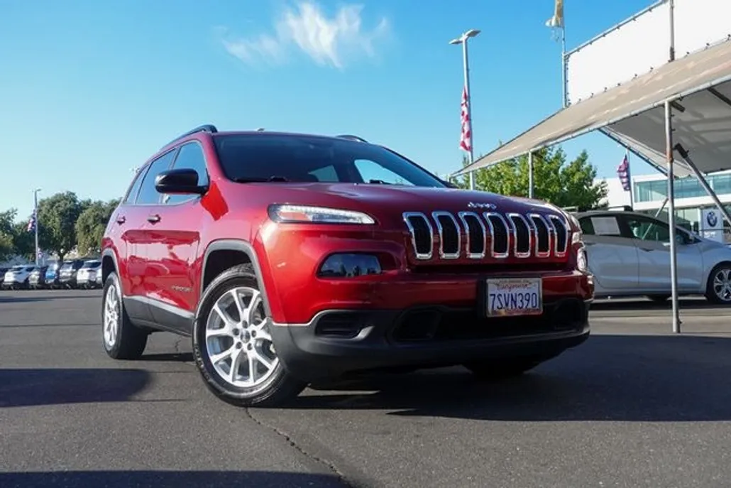 2016 Jeep Cherokee Sport photo 1
