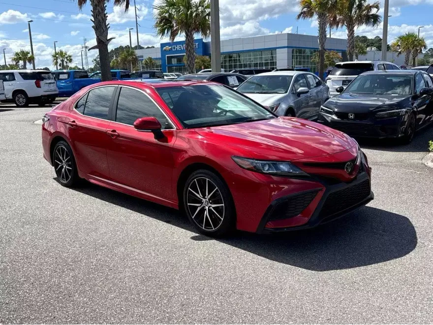 2022 Toyota Camry SE photo 1