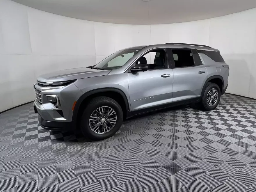 2024 Chevrolet Traverse photo 1