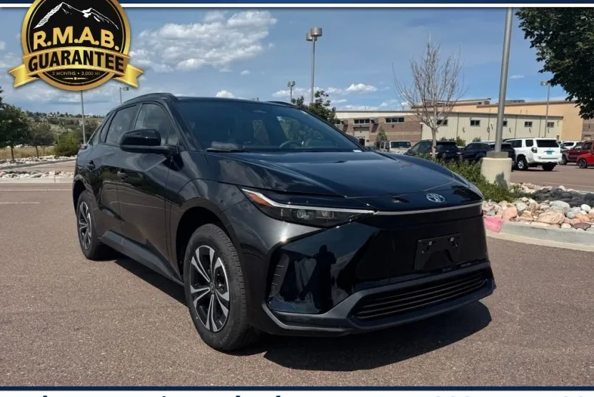 2024 Toyota bZ4X XLE photo 1