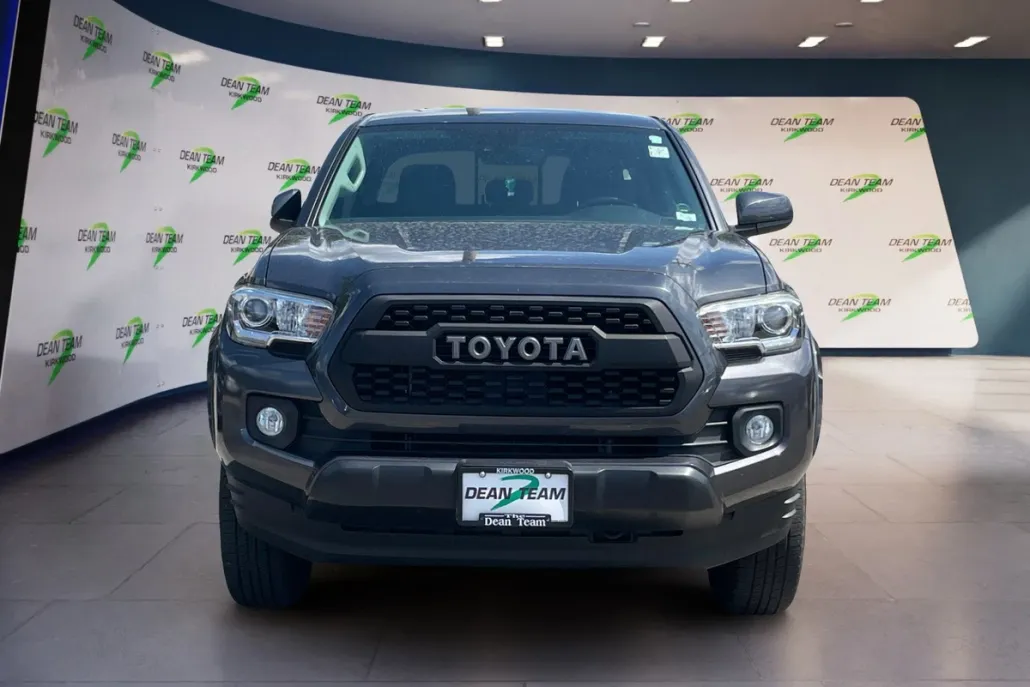2018 Toyota Tacoma SR5 photo 1