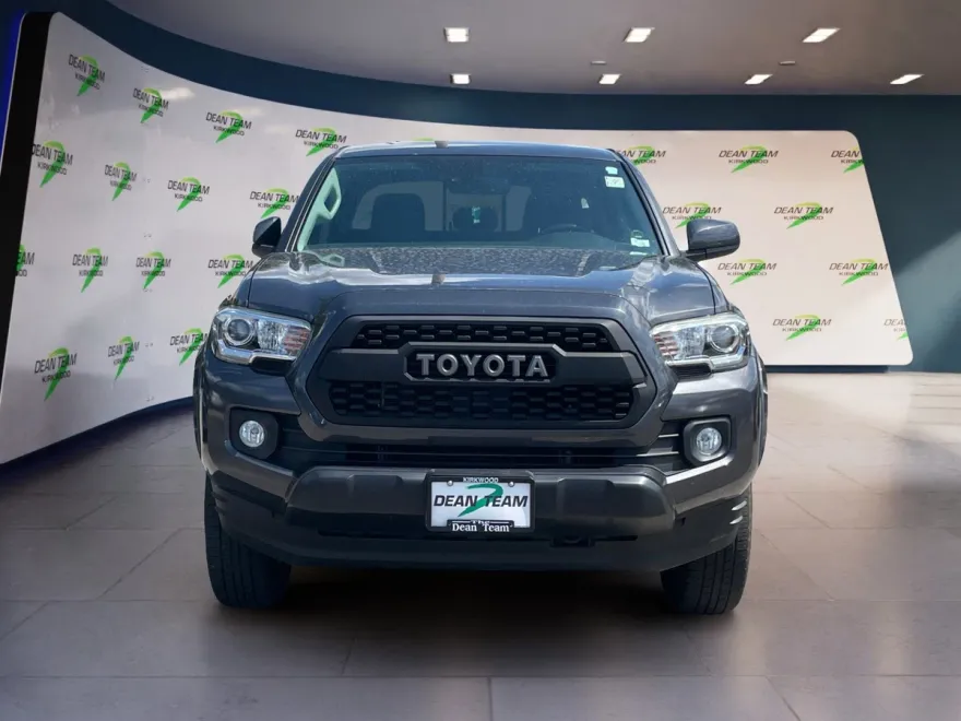 2018 Toyota Tacoma SR5 photo 1