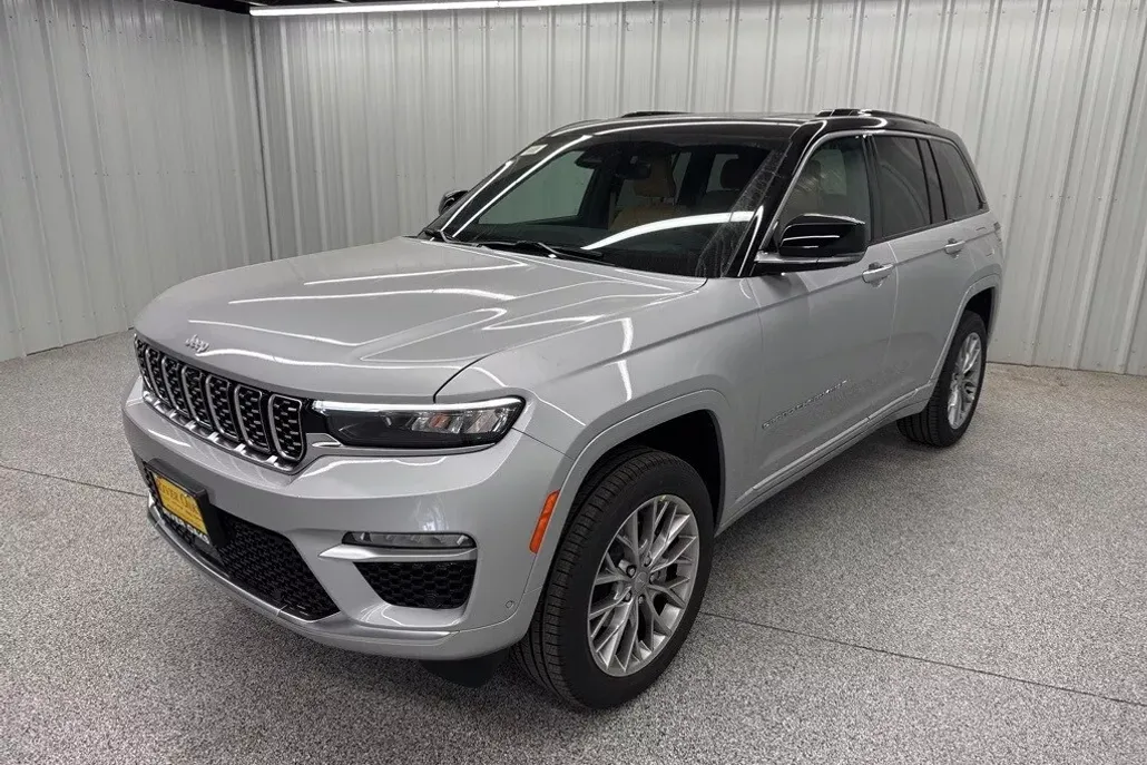 2025 Jeep Grand Cherokee Summit photo 1