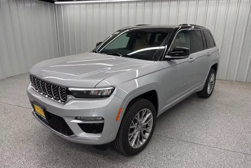 2025 Jeep Grand Cherokee Summit photo 1