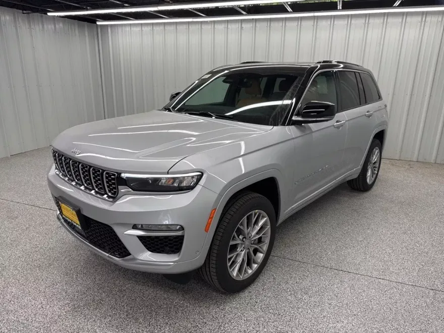 2025 Jeep Grand Cherokee Summit photo 1