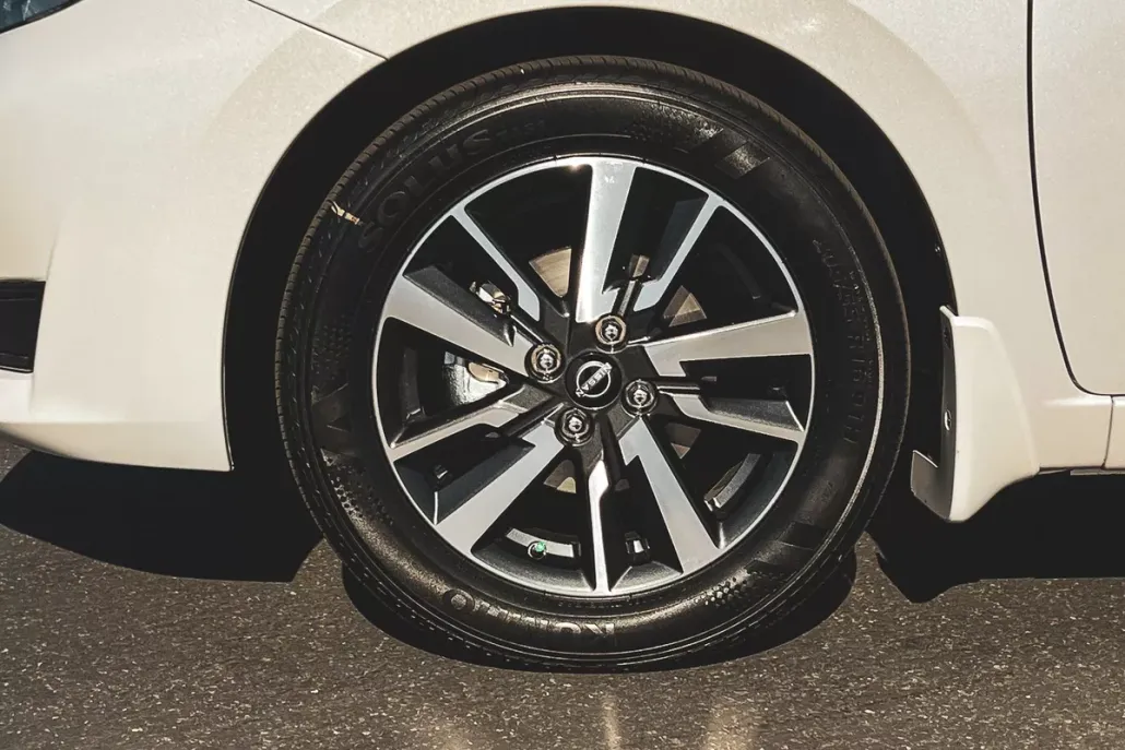 2025 Nissan Versa 1.6 SV photo 1