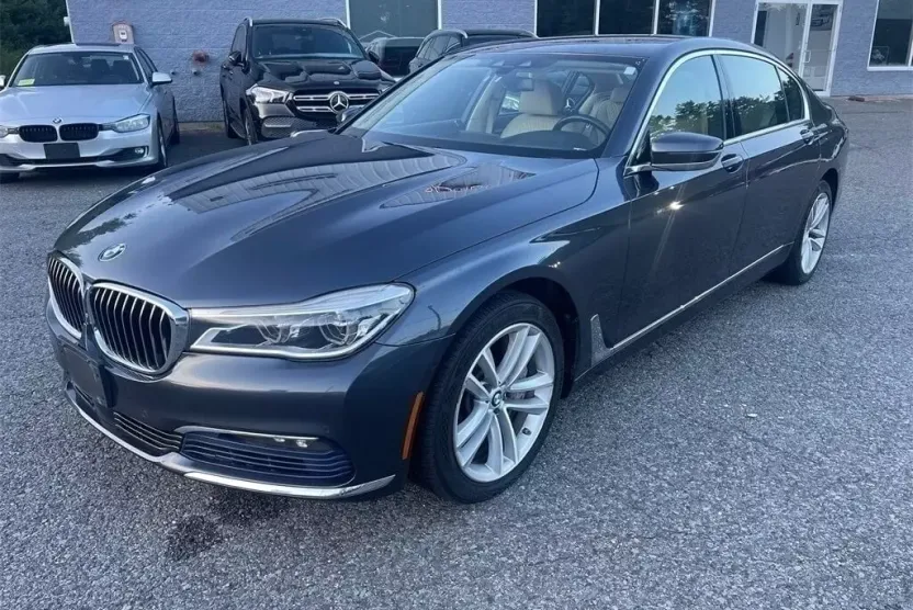 2016 Bmw 750i photo 1