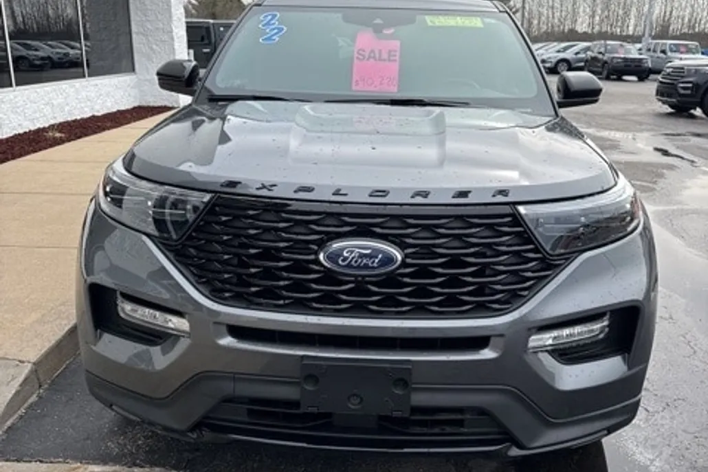 2022 Ford Explorer ST-Line photo 1