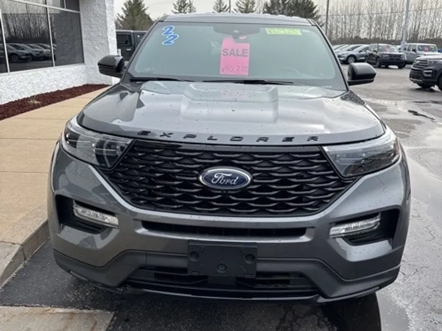 2022 Ford Explorer ST-Line photo 1
