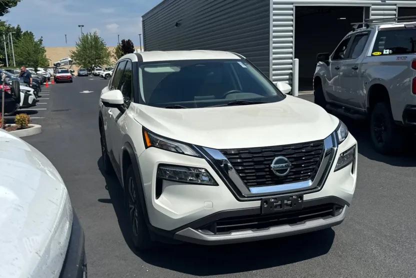 2021 Nissan Rogue SV photo 1