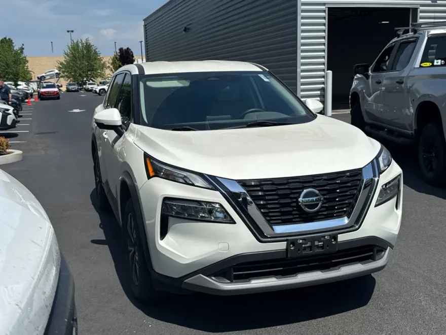 2021 Nissan Rogue SV photo 1