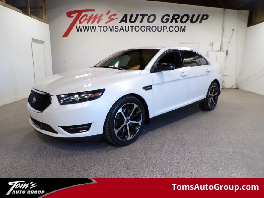 2015 Ford Taurus SHO photo 1