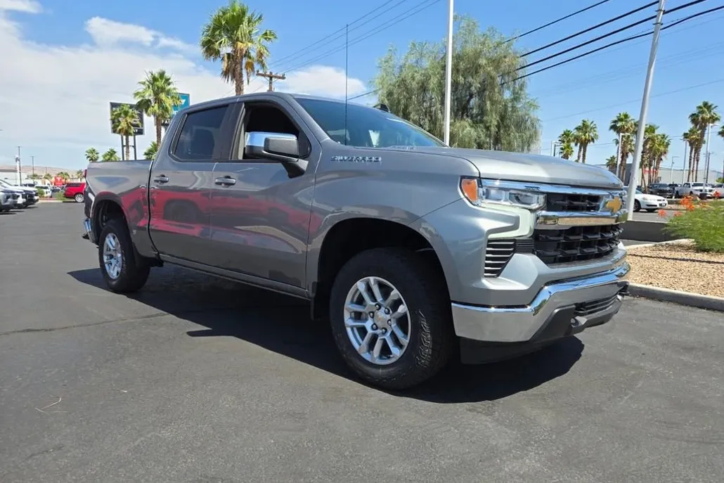 2025 Chevrolet Silverado 1500 LT photo 1